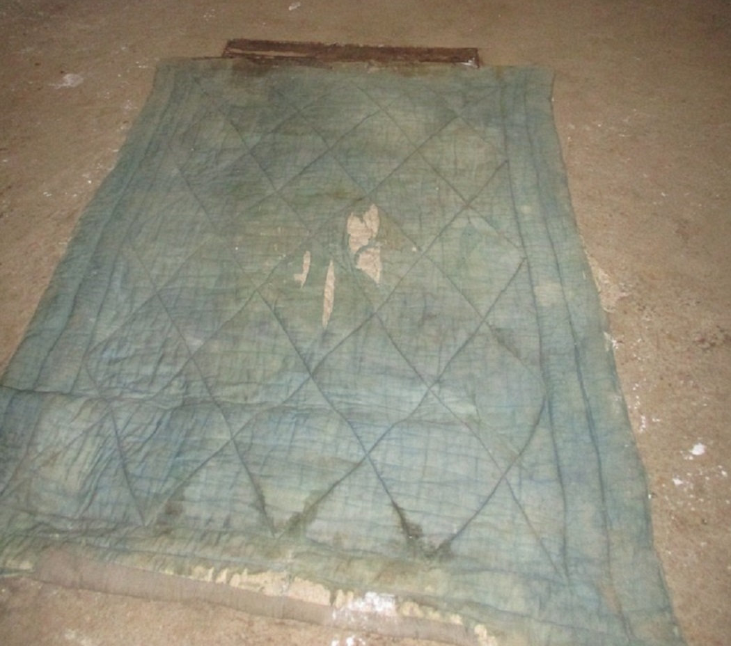 Житель Нижнего Тагила выращивал марихуану под одеялом в гараже
