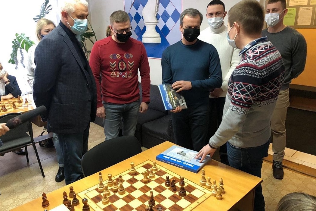 Алексей Текслер встретился с президентом ФИДЕ на шахматном турнире