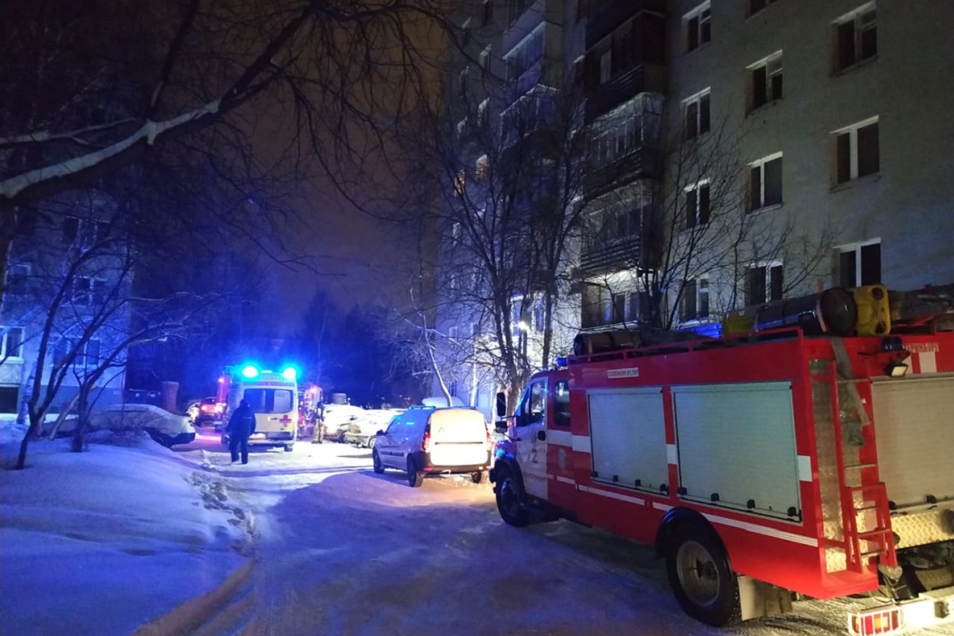 При пожаре в многоэтажке в Екатеринбурге погибли 8 человек