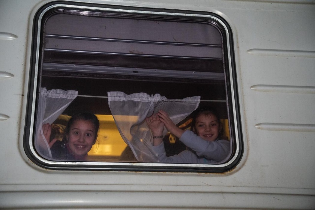 Школьники из Ноябрьска выехали в Тюменскую область на каникулы