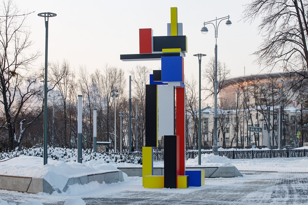 В Екатеринбурге Аллею Дворца молодёжи украсил арт-объект