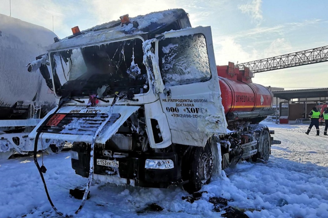 В Челябинске на ходу вспыхнул бензовоз