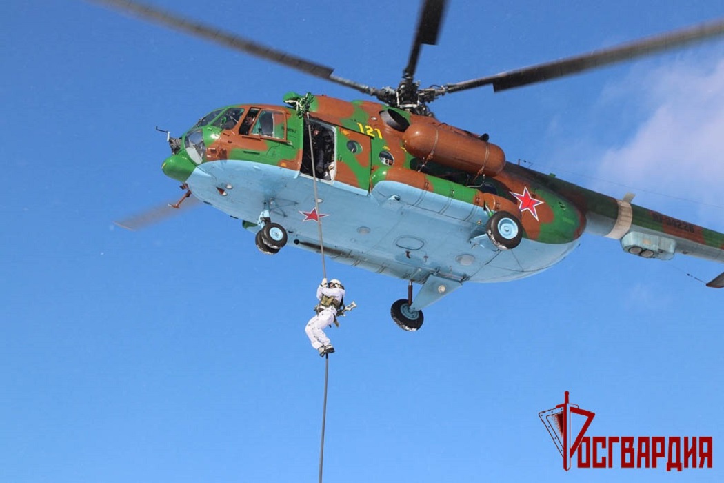 Уральский спецназ высадился из вертолёта без парашюта в Нижнем Тагиле