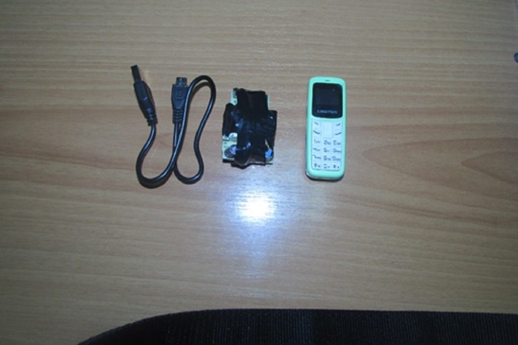 На Урале в ИК-54 сотрудники нашли спрятанный телефон и термокружке