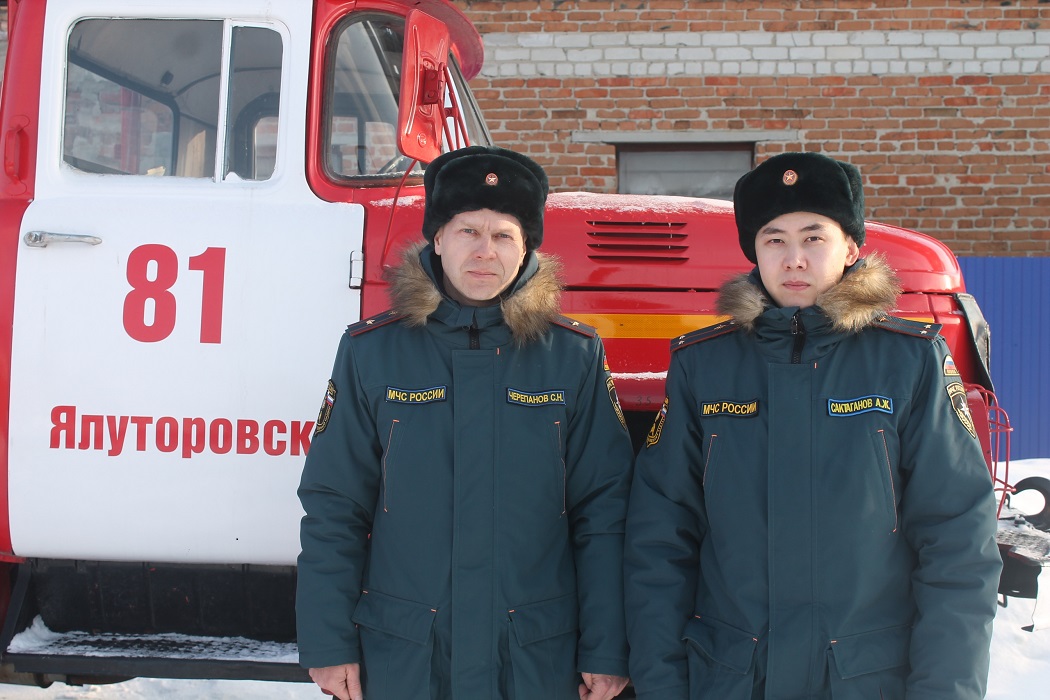 Спасатели МЧС помогли автомобилистам из Заводоуковска на трассе