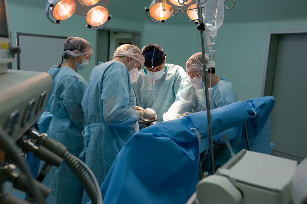 Тюменские хирурги удалили пациенту часть сердца из-за рака легкого