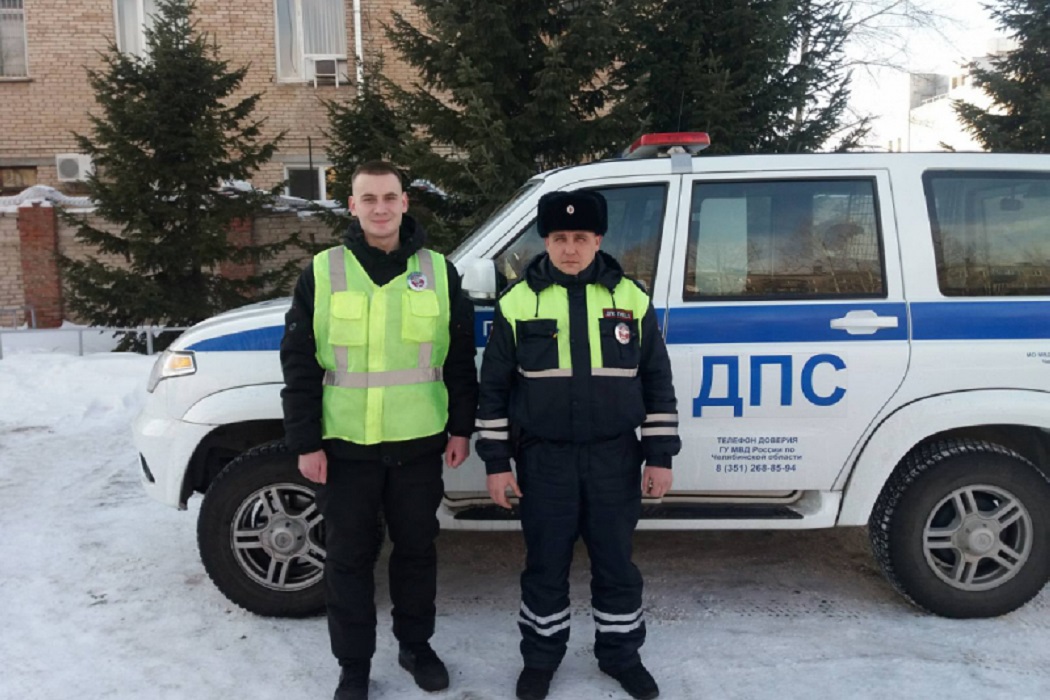 В Челябинской области инспекторы ГИБДД спасли из огня многодетную семью