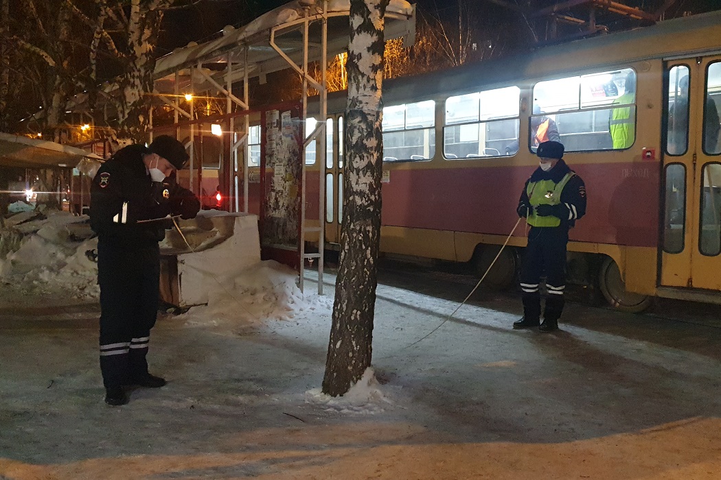 В Екатеринбурге ребёнку зажали руку в дверях трамвая