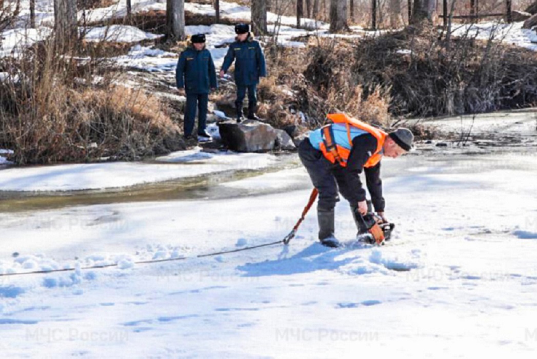 В Курганской области завершили распил льда против паводка