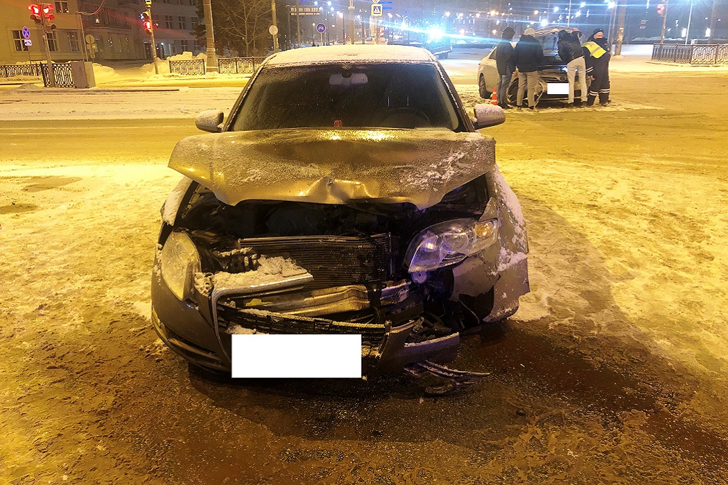 В центре Екатеринбурге в ДТП с Audi и Toyota пострадала 15-летняя девушка