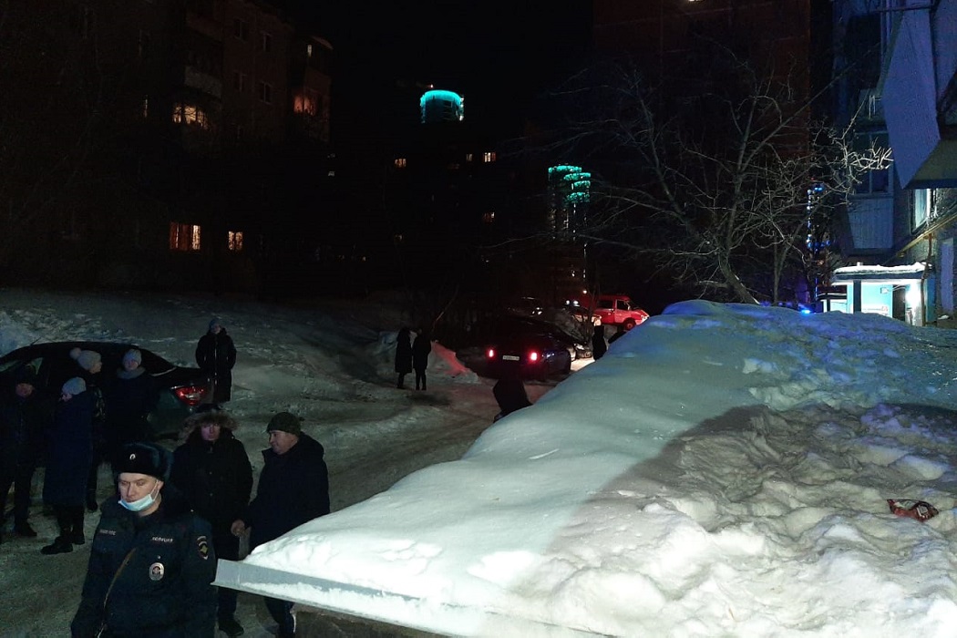 В Екатеринбурге пожарные эвакуировали из огня 23 человека