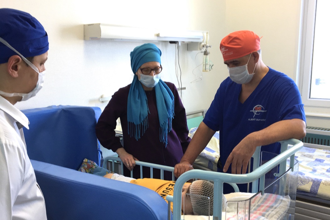 В Центре нейрохирургии Тюмени спасли 3-летнего мальчика с опухолью мозга 1