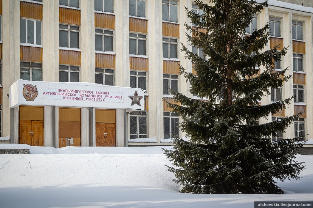 В Екатеринбурге здание военного училища реконструируют под госпиталь