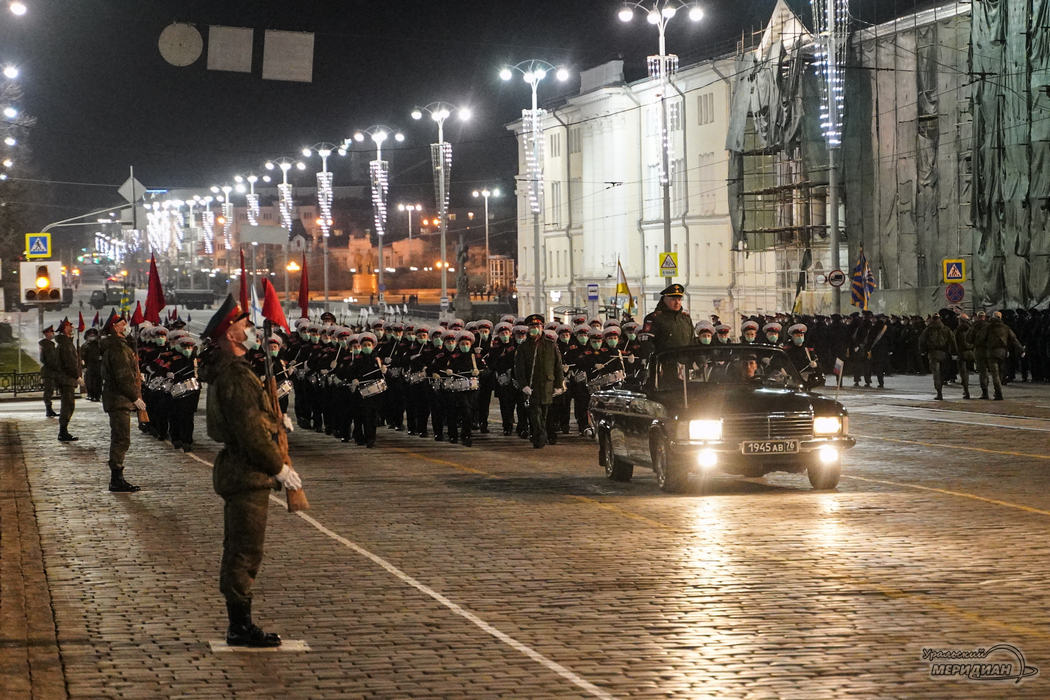 Первую ночную репетицию парада Победы провели в Екатеринбурге