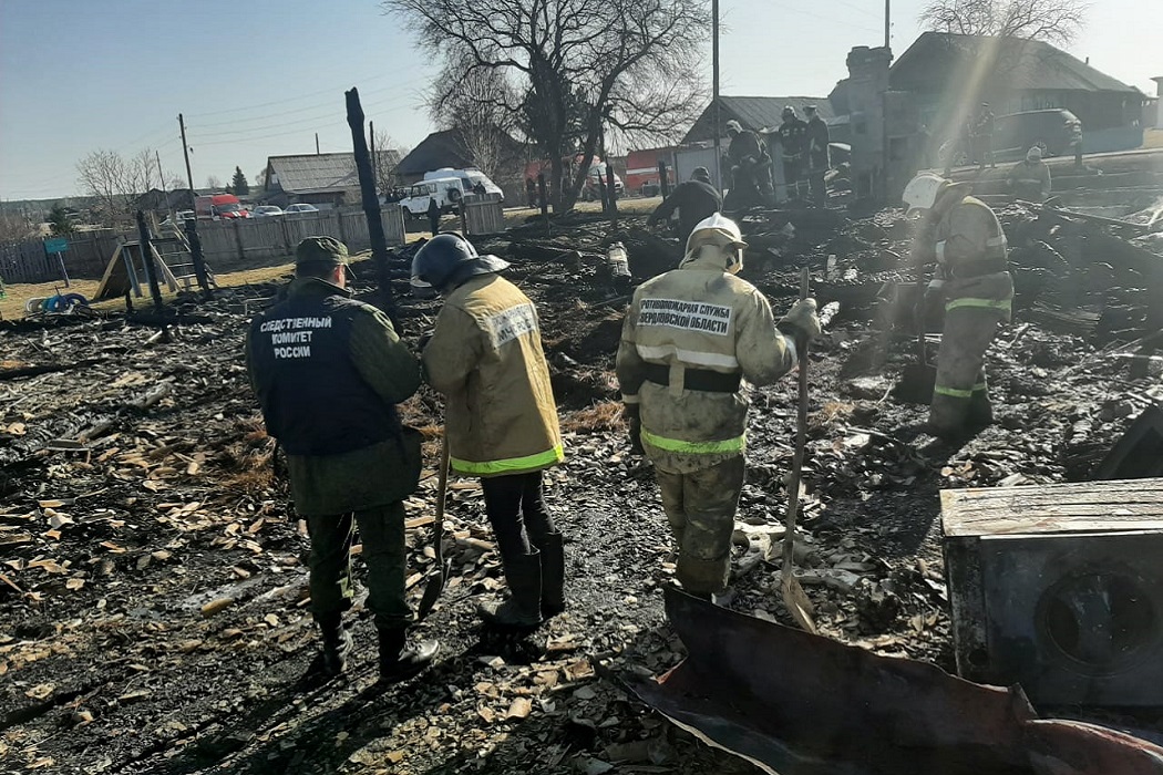 На Урале СК возбудил дело по сообщению о гибели пятерых детей в пожаре