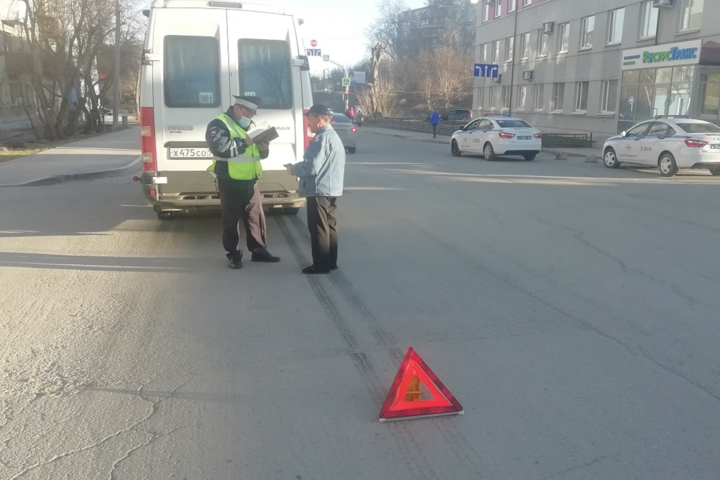 В Екатеринбурге рейсовый микроавтобус сбил 12-летнего мальчика