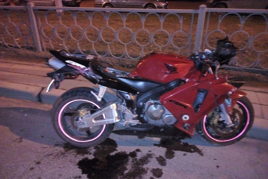 В Екатеринбурге мотоциклист насмерть сбил 32-летнего пешехода