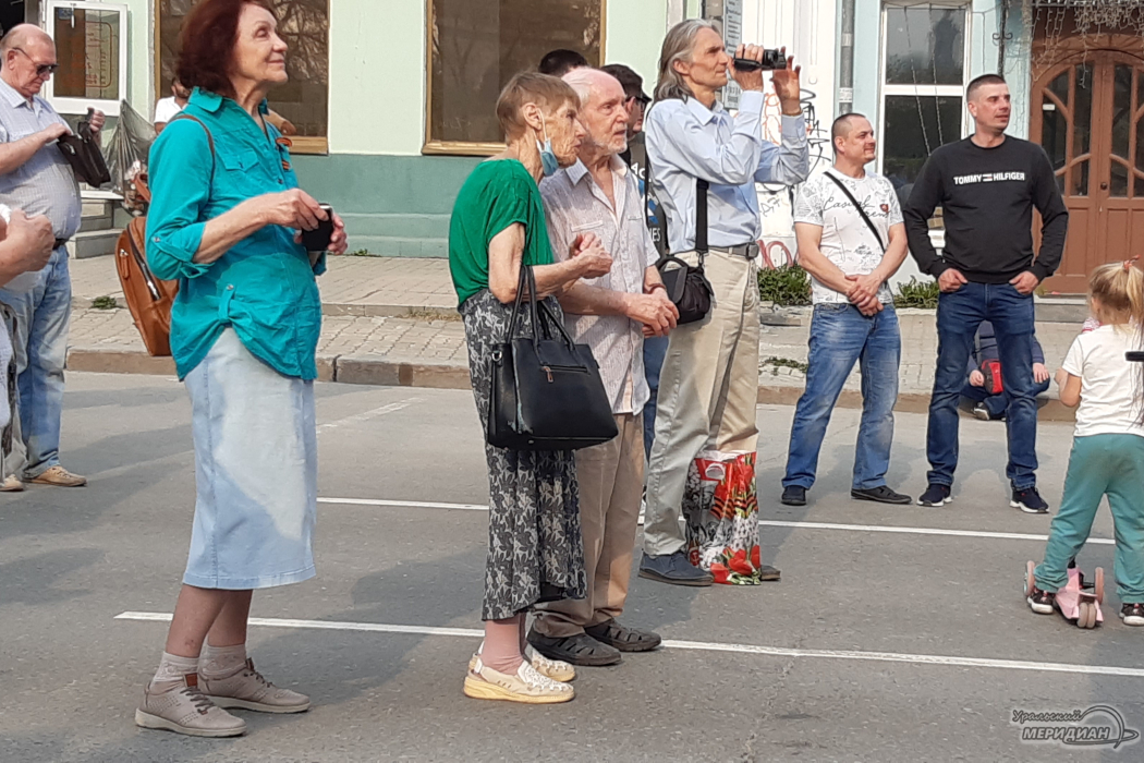 В День Победы на Пушкина в Екатеринбурге выступили именитые певцы