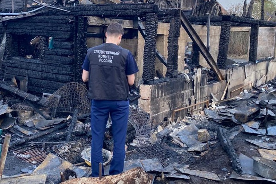 СК расследует гибель двух пенсионеров на пожаре в СНТ на Чусовском тракте