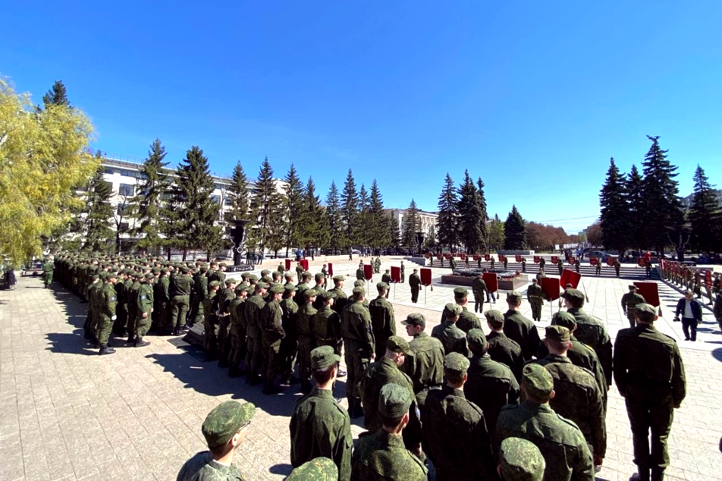 В Челябинске к 9 мая прошло построение Военного центра при ЮУрГУ