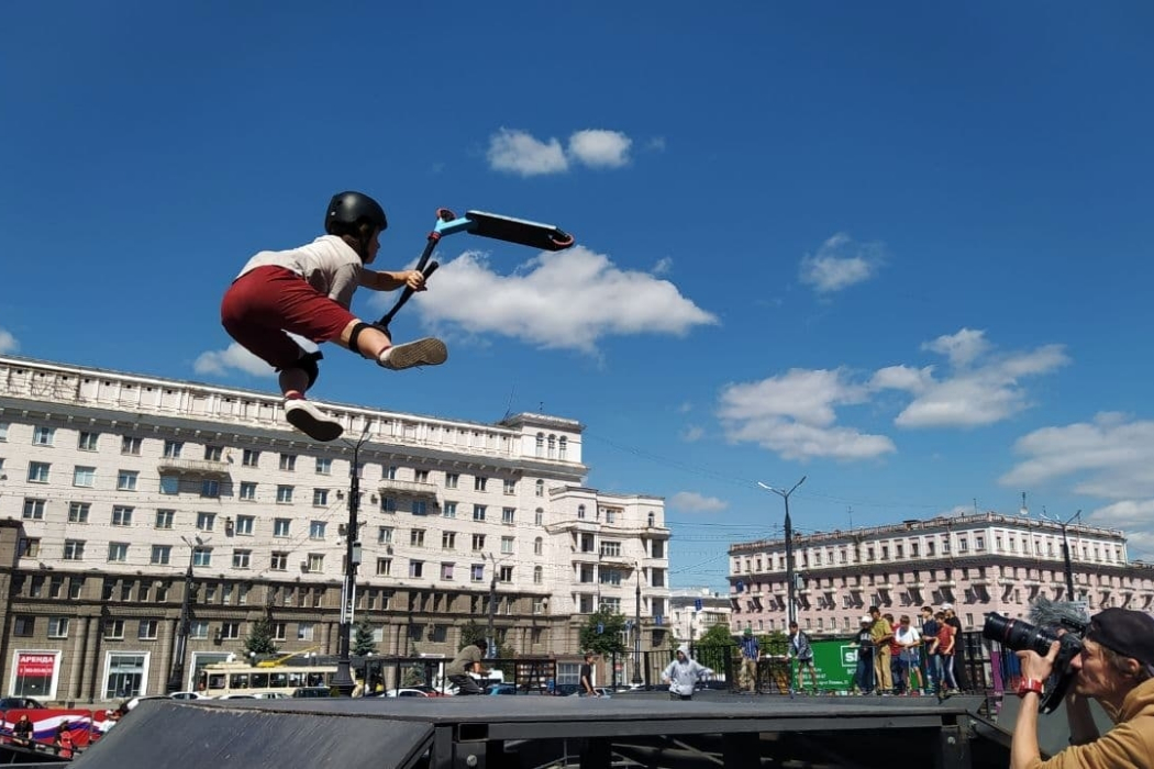 В Челябинске на площади Революции открылся скейт-парк