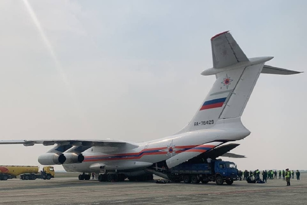 В Тюмень прибыл самолет Ил-76 с лесопожарными формированиями