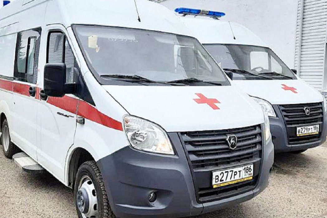 В Урайскую больницу поступило два новых автомобиля скорой помощи