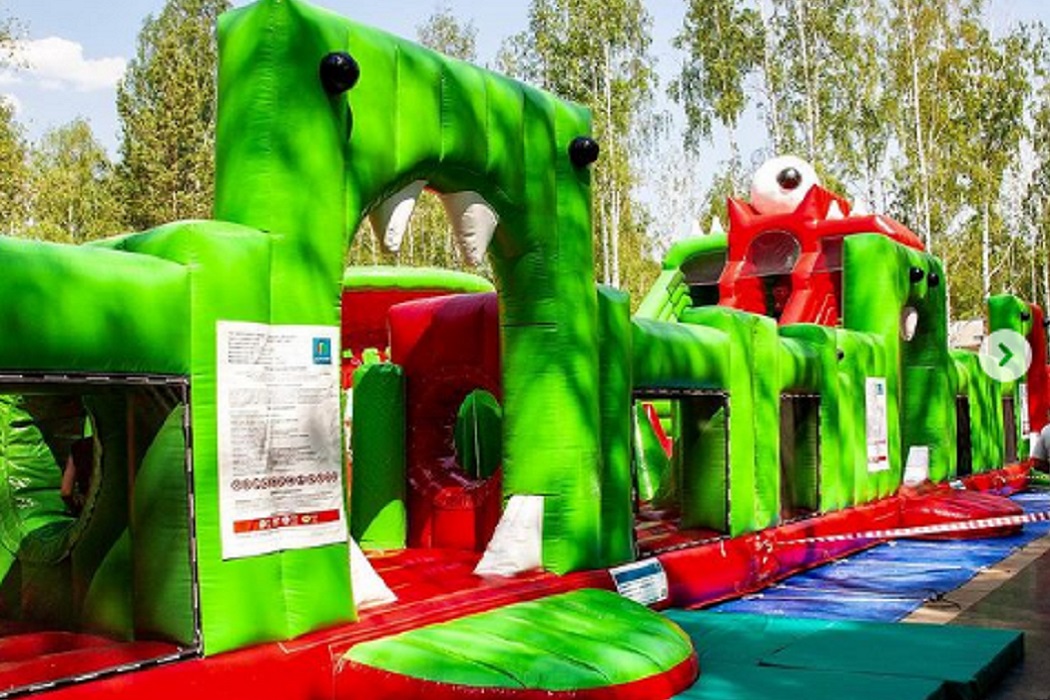 В парке Маяковского в Екатеринбурге открыли гигантский батут «Бубука»