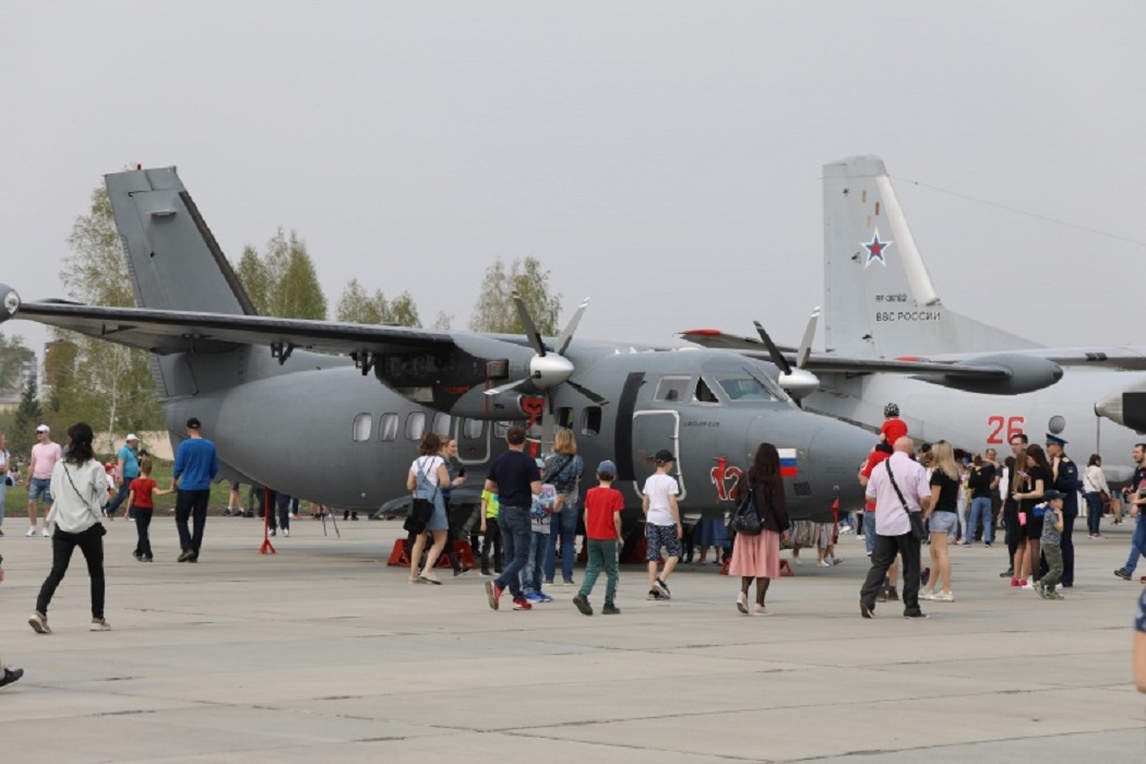 В Екатеринбурге в Кольцово прошла выставка авиатехники в День Победы