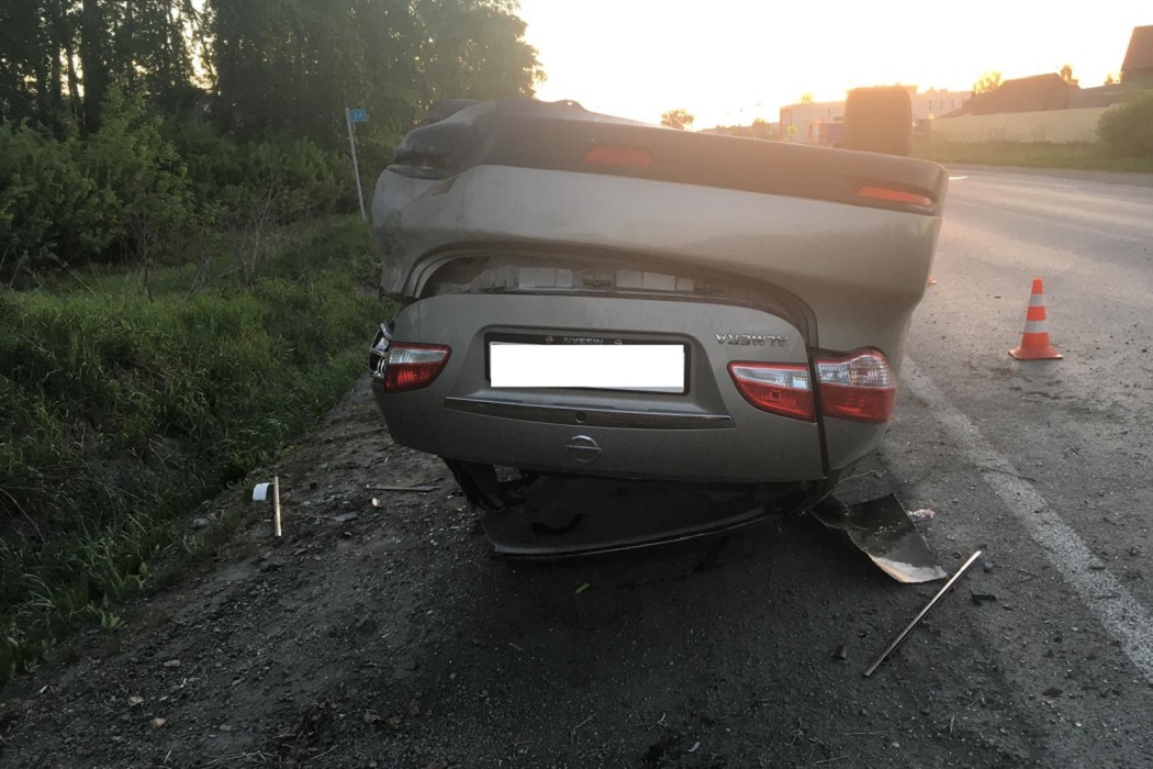 Под Екатеринбургом пьяный водитель без прав перевернулся на иномарке