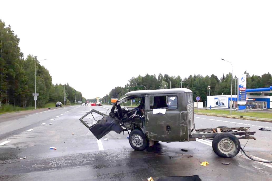 В Ханты-Мансийске водитель УАЗа устроил ДТП с пострадавшими