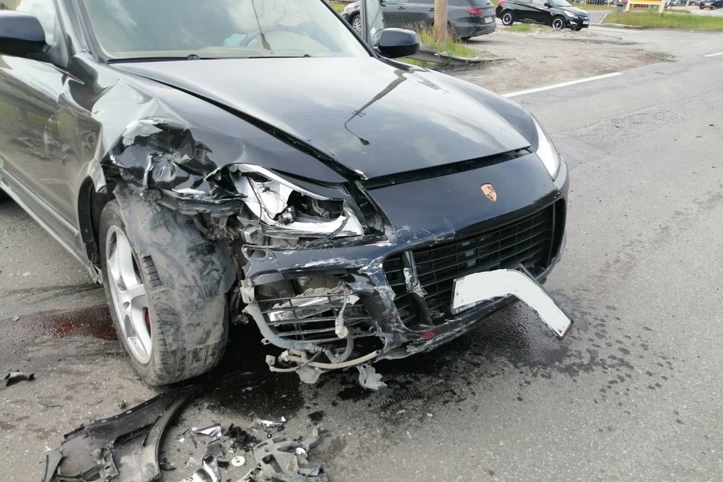 В Сургуте водитель «Porsche» устроил ДТП с пострадавшими 1
