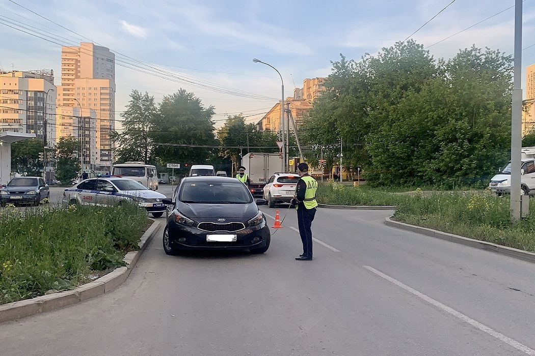 В Екатеринбурге на Эльмаше водитель KIA сбил 8-летнего мальчика