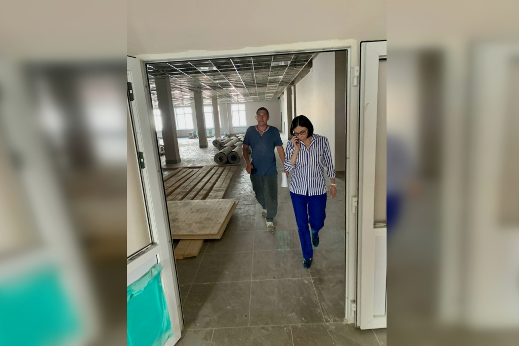 Котова проверила строительство школы на 22 000 квадратных метров