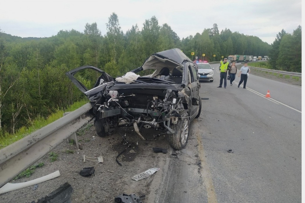 Перегоняющий FAW водитель попал в ДТП с лесовозом на трассе «Москва-Челябинск»