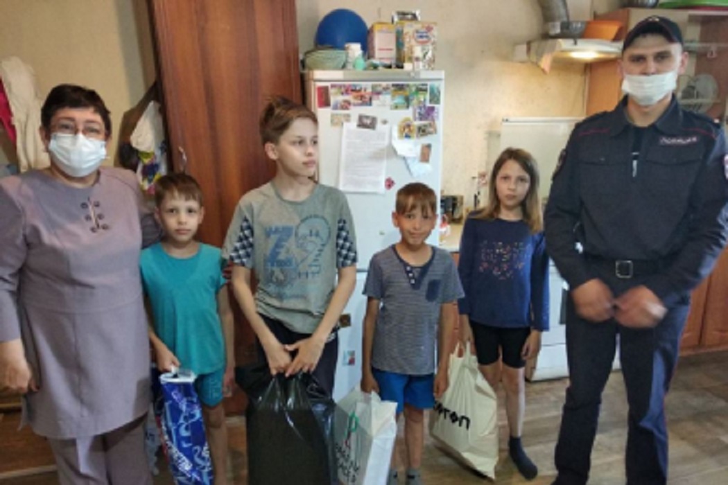 Полицейские Советского посетили многодетную семью с 11 детьми