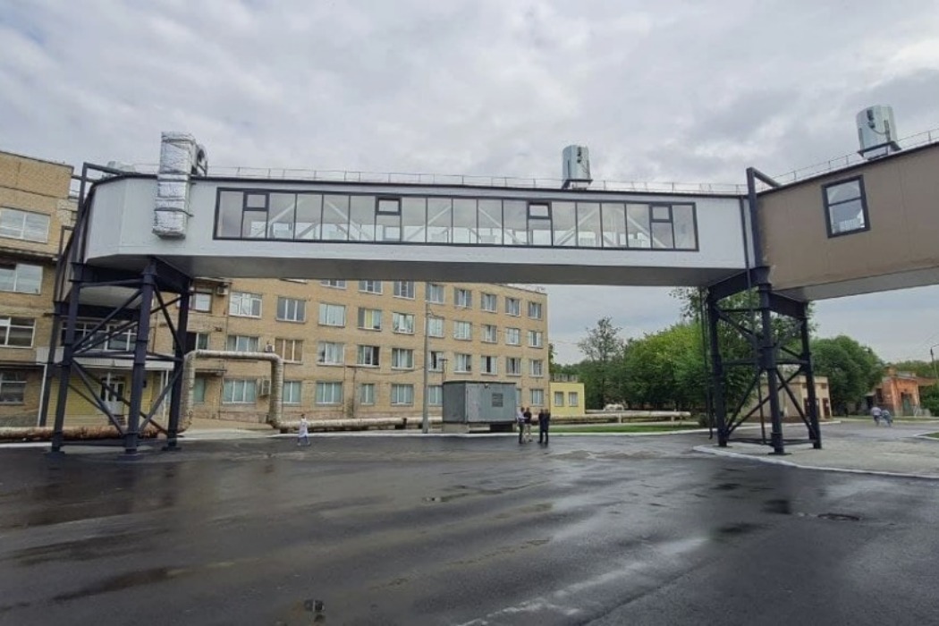 В челябинской больнице №8 открыли переход за 35 миллионов рублей