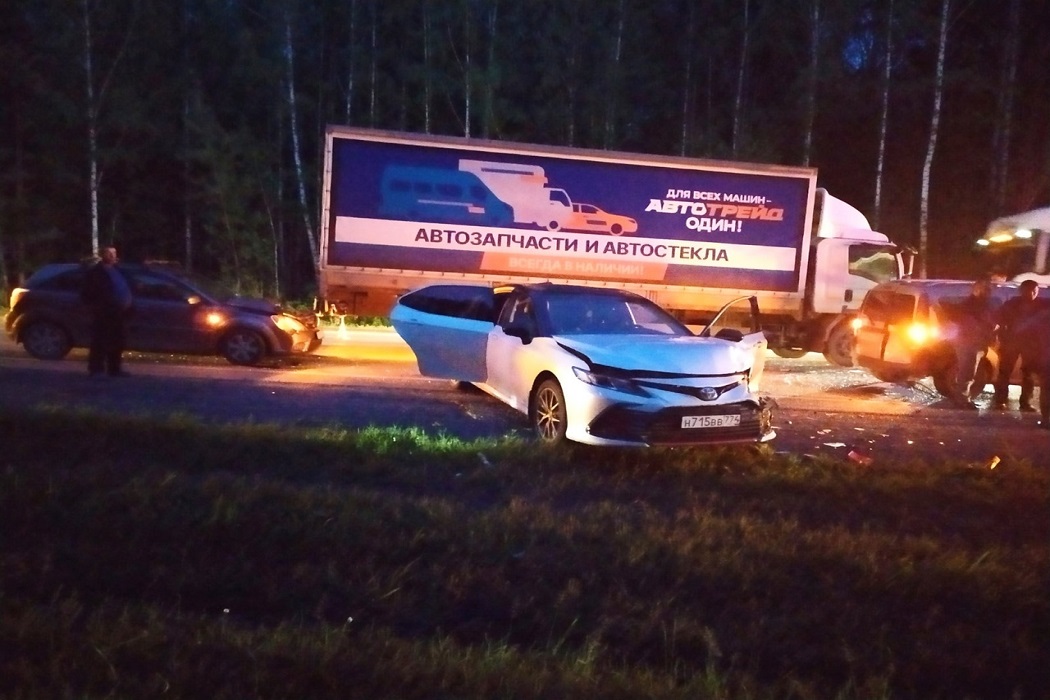 На трассе Тюмень-Ханты-Мансийск столкнулись 5 автомобилей