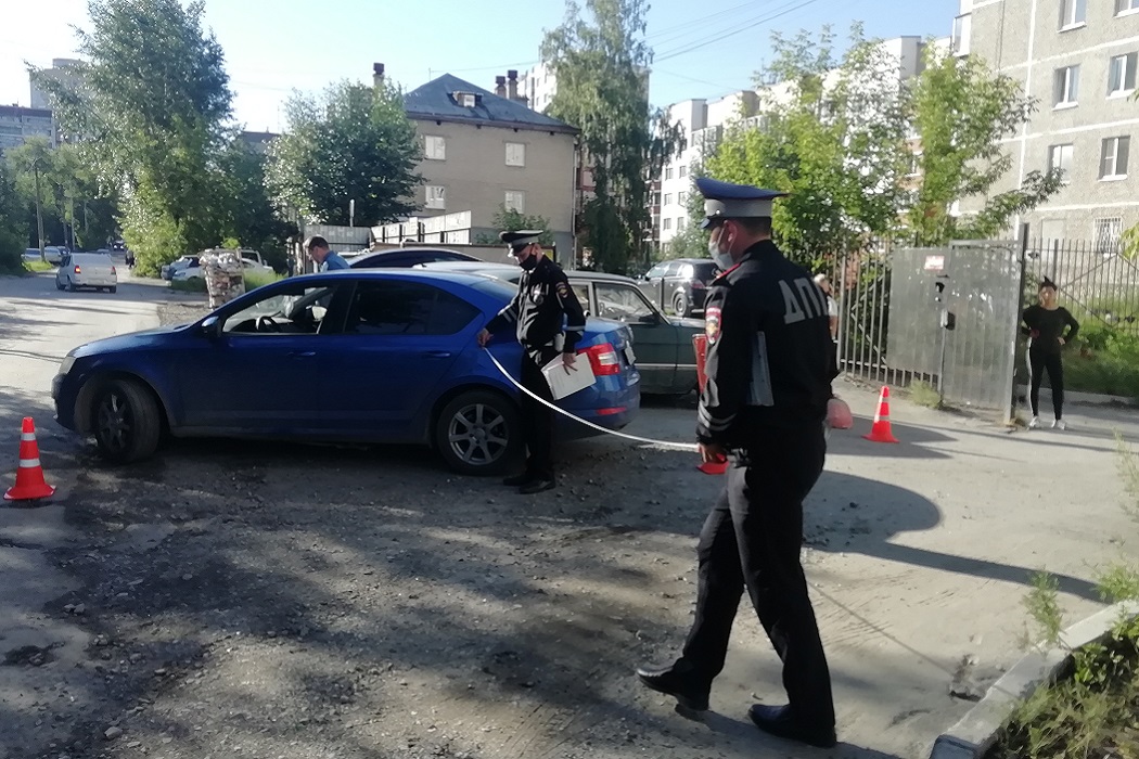В Екатеринбурге водитель Skoda сбил 2-летнего мальчика на самокате