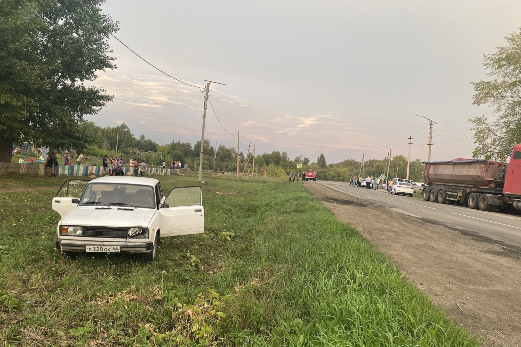 На Урале пьяный водитель насмерть сбил переходящего с папой дорогу ребёнка
