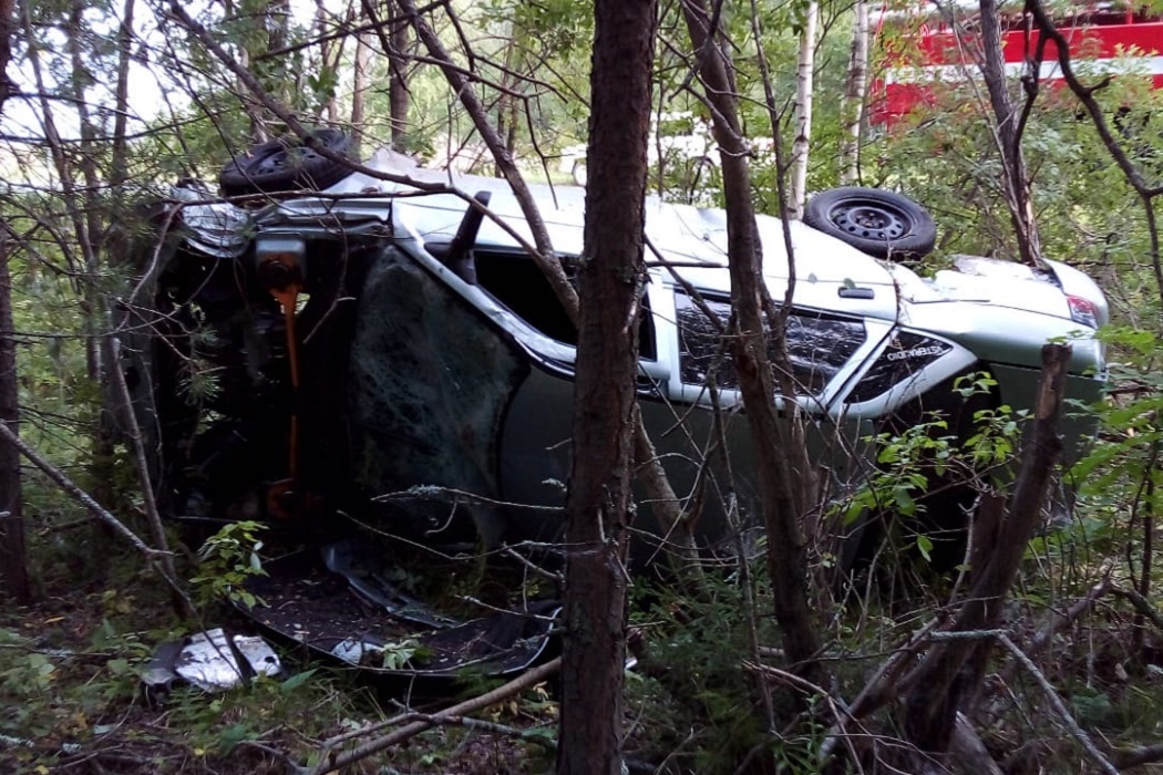 На Урале 20-летний водитель ВАЗ вылетел с трассы в кювет и погиб