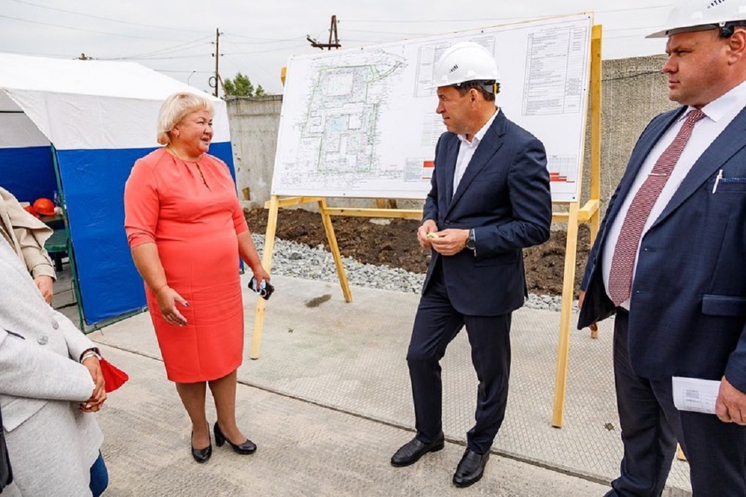 Евгений Куйвашев пообещал построить новую школу в селе Косулино на 500 мест