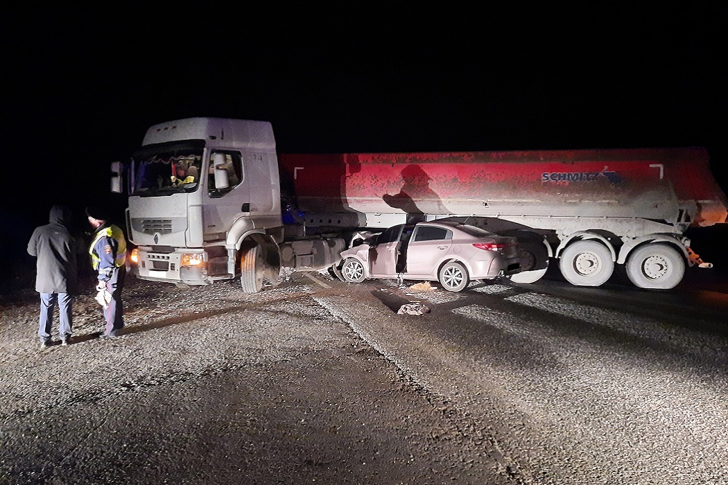 Три человека пострадали В ДТП с грузовиком и Kia Rio на Серовском тракте