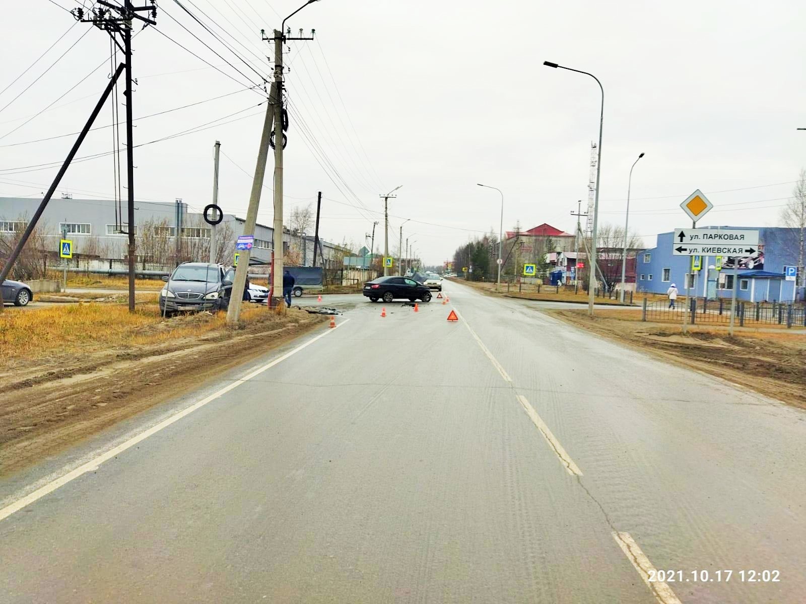 Четыре человека пострадали в лобовом ДТП в Ханты-Мансийске