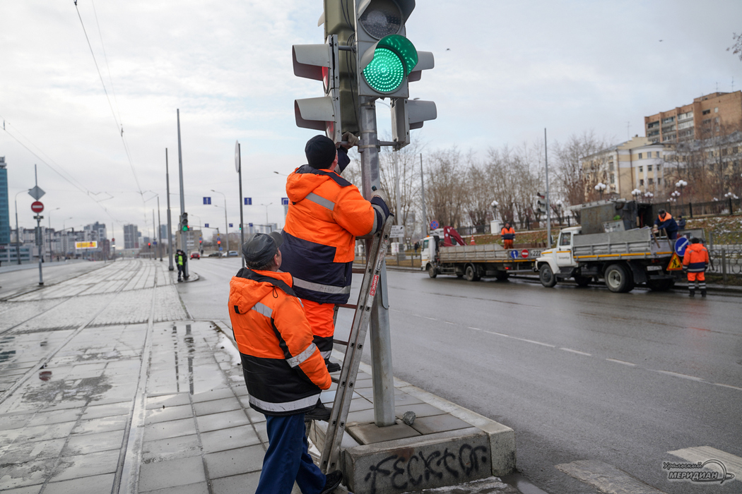 В 2023 году в Екатеринбурге установят свыше 450 «умных» светофоров