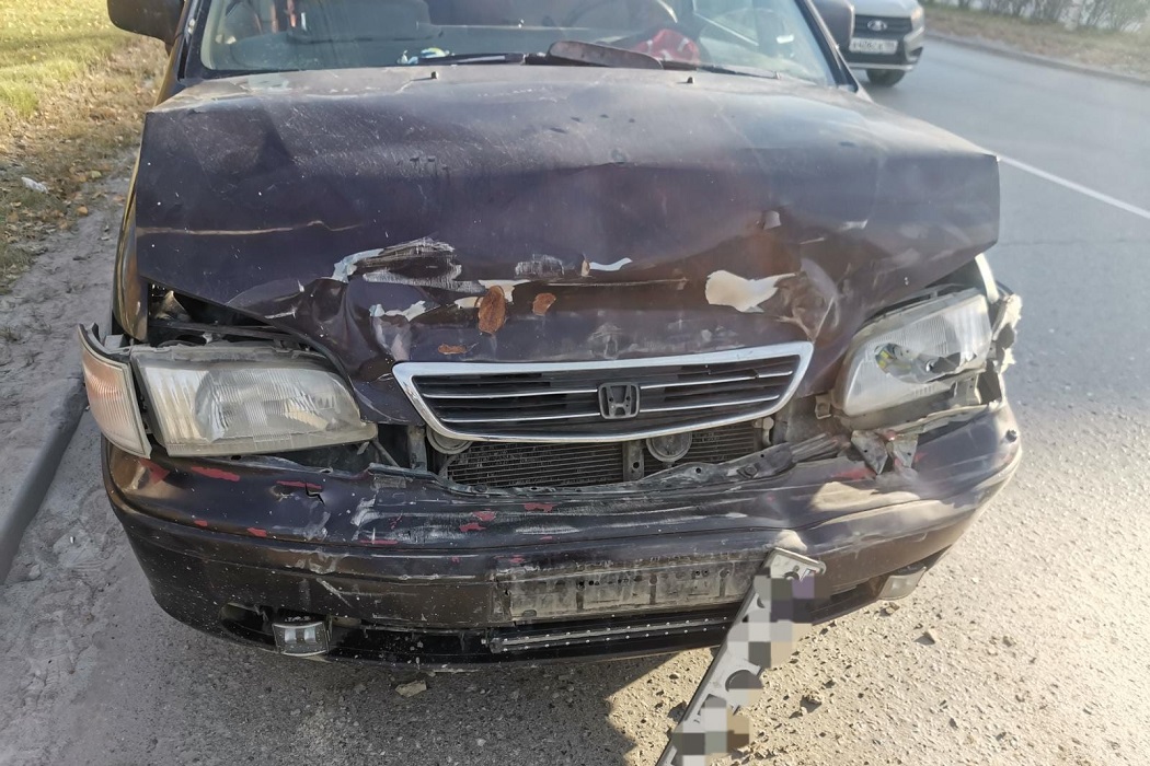В Нефтеюганске водитель «Хонды» устроил массовое ДТП с пострадавшей