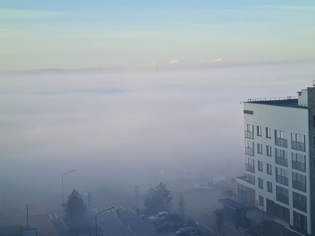 Жители Солнечного на юге Екатеринбурга рассказали о невыносимом запахе гари