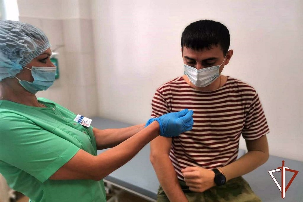 В Югре проходит ревакцинация личного состава Росгвардии против новой коронавирусной инфекции