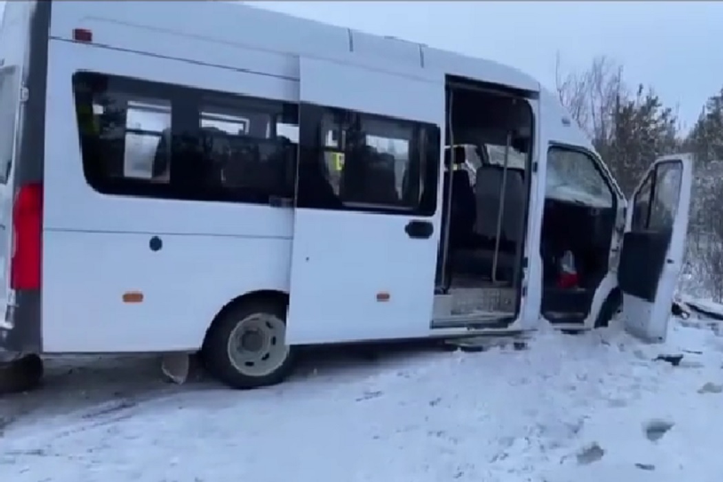 На Ямале в лобовом ДТП с автобусом пострадали семь студентов колледжа 1