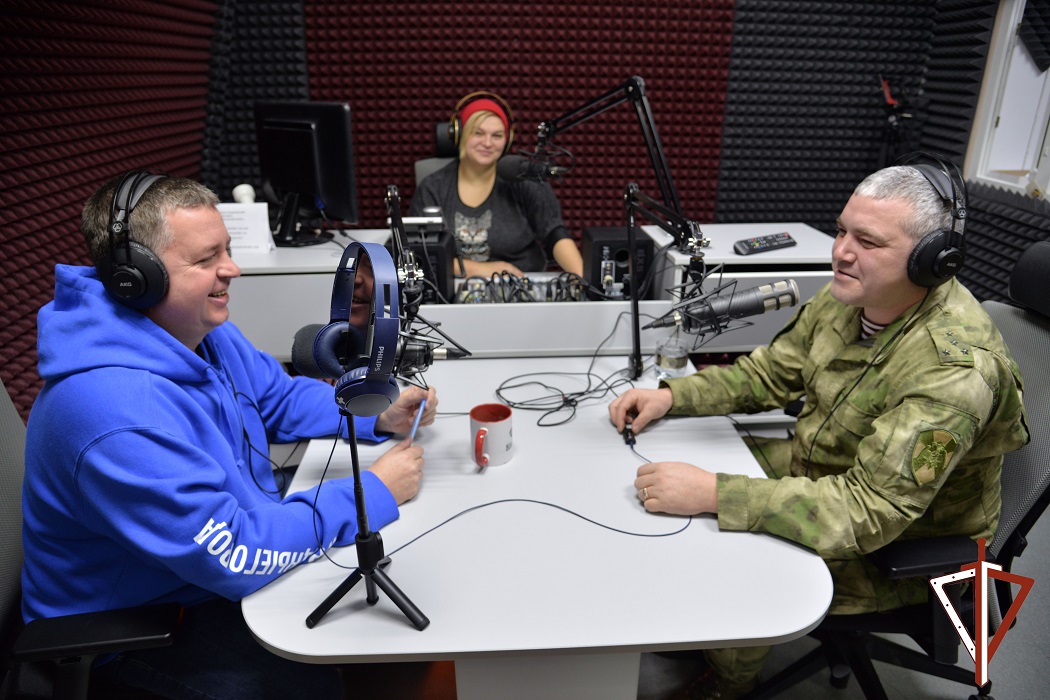 Офицер Росгвардии в прямом эфире радиостанции «Русское радио» рассказал югорчанам о призыве на военную службу